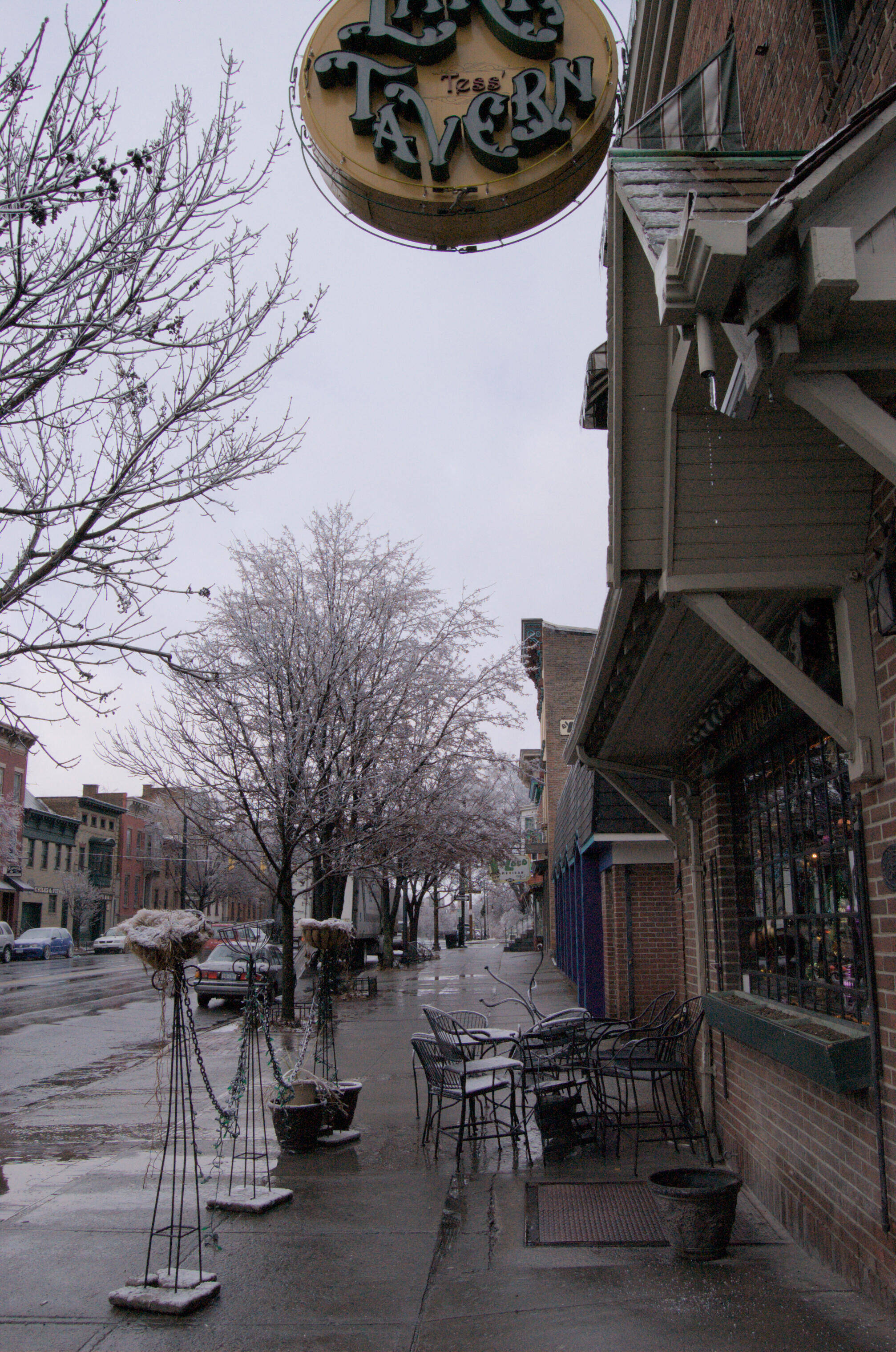 tess’ lark tavern sign from street
